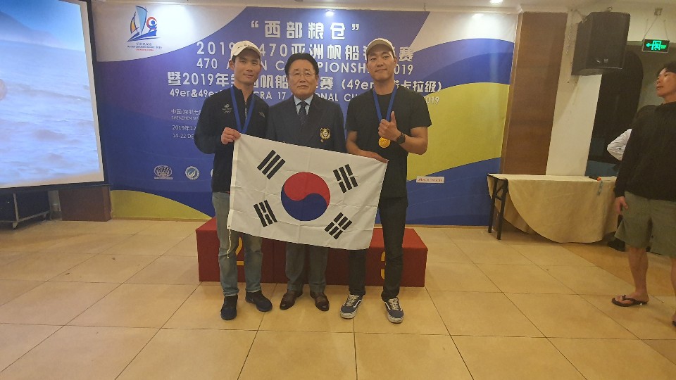 사진3_회장님과대한민국우승박건우조성민팀.jpg