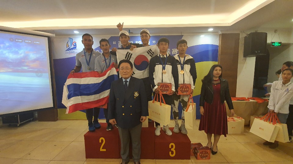 사진1_회장님시상후전체사진.jpg