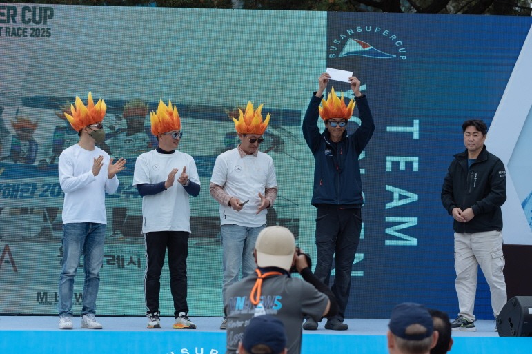 Busan_Supercup_Day4_시상식_A1W01887.jpg